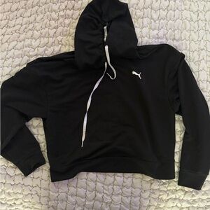 Women’s Puma cropped pullover. Size M!
